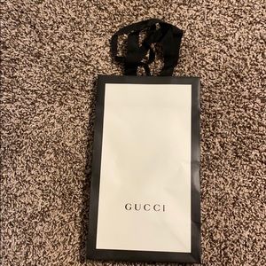 GUCCi SHOPPiNG BAG